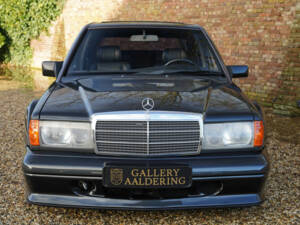 Image 5/50 de Mercedes-Benz 190 E 2.5-16 (1991)