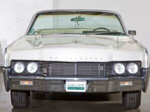 Image 3/20 of Lincoln Continental Convertible (1966)