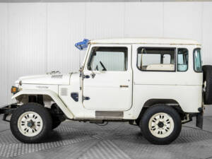 Image 9/50 of Toyota Land Cruiser BJ 43 (1977)