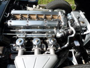 Image 19/27 of Jaguar E-Type 3.8 (1964)