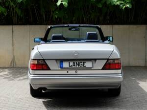Image 10/69 of Mercedes-Benz E 320 (1994)