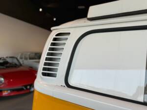 Bild 39/41 von Volkswagen T2b Camper (1981)