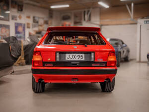 Image 4/85 of Lancia Delta HF Integrale 16V (1990)