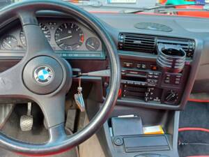 Image 4/23 de BMW 316i Touring (1993)