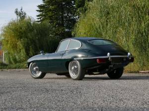 Immagine 15/50 di Jaguar E-Type (1968)