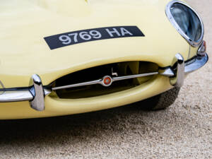 Image 18/38 of Jaguar Type E 3.8 (1963)