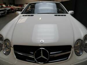 Image 28/50 of Mercedes-Benz SL 500 (2005)