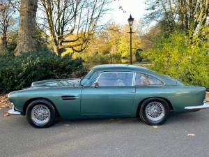Image 40/50 de Aston Martin DB 4 (1963)