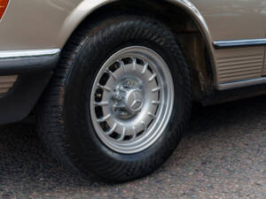 Image 9/23 of Mercedes-Benz 380 SL (1985)