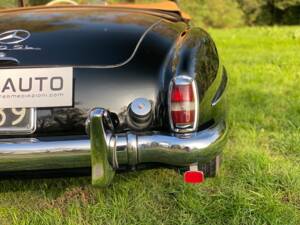 Image 21/67 of Mercedes-Benz 190 SL (1961)