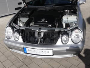 Image 31/47 de Mercedes-Benz CLK 55 AMG (1999)