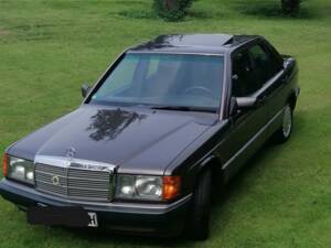 Image 3/17 de Mercedes-Benz 190 E 2.0 (1992)