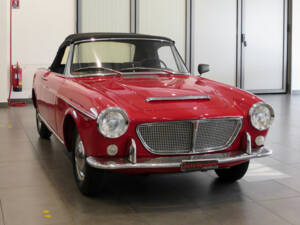 Image 2/13 of FIAT 1200 Convertible (1962)