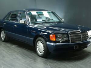 Immagine 7/30 di Mercedes-Benz 560 SEL (1990)