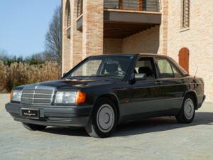 Image 1/45 of Mercedes-Benz 190 E (1989)