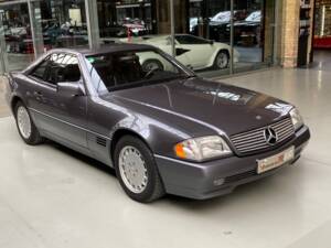 Image 32/49 of Mercedes-Benz SL 280 (1995)