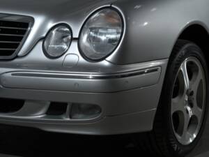 Image 10/34 of Mercedes-Benz E 430 4MATIC (2001)