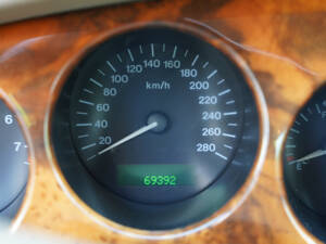 Image 19/50 of Jaguar XKR (2001)