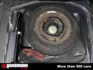 Bild 15/15 von Mercedes-Benz 200 (1983)