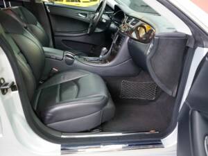 Bild 16/34 von Mercedes-Benz CLS 55 AMG (2005)