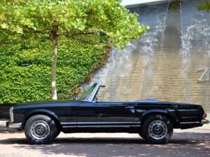 Image 3/26 of Mercedes-Benz 280 SL (1970)