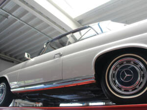 Image 23/50 de Mercedes-Benz 280 SE (1968)