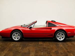 Immagine 2/21 di Ferrari 208 GTS Turbo (1987)