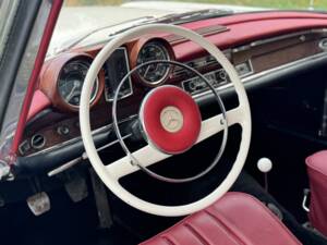Image 17/132 of Mercedes-Benz 220 SE b (1963)