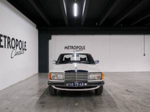 Image 4/27 of Mercedes-Benz 230 (1977)