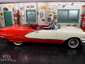 Image 32/50 of Oldsmobile 98 Starfire (1956)