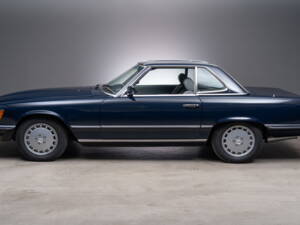 Image 3/24 of Mercedes-Benz 500 SL (1983)
