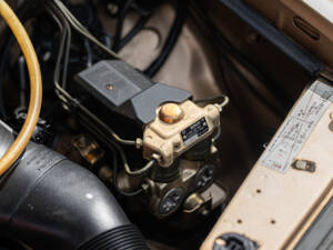 Image 11/40 of Mercedes-Benz 300 CE (1987)