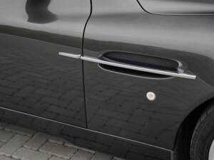Image 37/50 of Aston Martin V12 Vanquish S (2007)