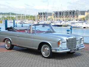 Image 15/32 de Mercedes-Benz 280 SE (1969)