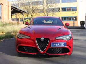 Image 4/19 of Alfa Romeo Giulia Quadrifoglio (2016)