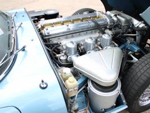 Image 13/14 de Jaguar E-Type 4.2 (1965)