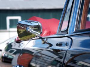 Image 3/39 of Mercedes-Benz 300 SE (1962)