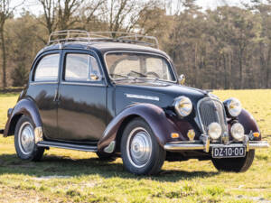 Image 2/35 of SIMCA 8 - 1200 (1951)