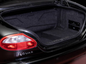 Immagine 8/8 di Jaguar XKR (2000)