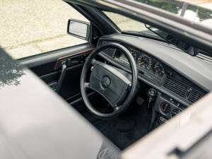 Imagen 36/51 de Mercedes-Benz 190 E 2.5-16 Evolution II (1991)
