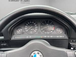 Image 11/27 of BMW 320i (1989)