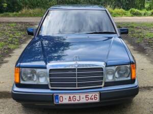 Image 1/5 of Mercedes-Benz 230 E (1989)