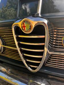 Image 17/22 de Alfa Romeo 2600 Sprint (1963)