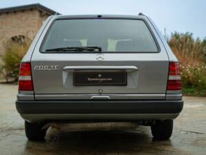 Bild 15/50 von Mercedes-Benz 200 TE (1992)