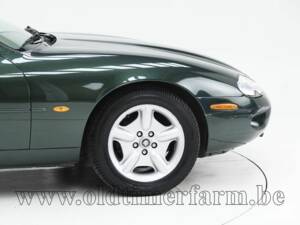 Image 10/15 de Jaguar XK8 4.0 (1998)