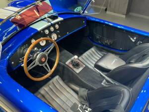 Image 2/18 of AC Cobra (2011)