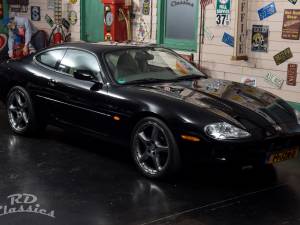 Image 6/50 of Jaguar XKR (2000)