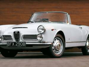 Image 15/50 of Alfa Romeo 2600 Spider (1964)