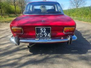 Immagine 4/7 di Alfa Romeo Giulia 1600 GT Junior (1974)