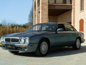 Bild 1/50 von Jaguar XJ 8 Executive (1997)